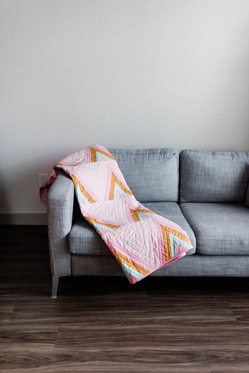 Image of the MODERN ARROWS quilt PDF pattern