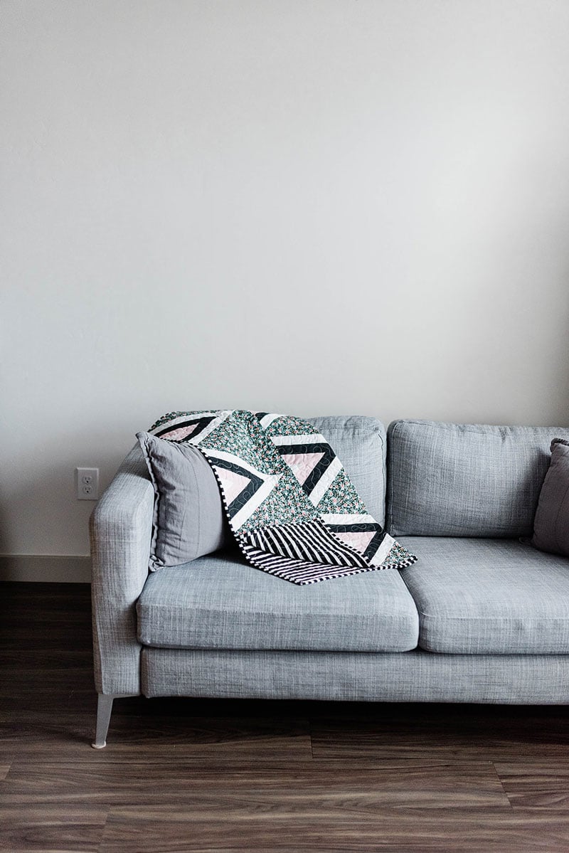 Image of the MODERN ARROWS quilt PDF pattern