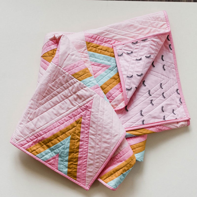 Image of the MODERN ARROWS quilt PDF pattern