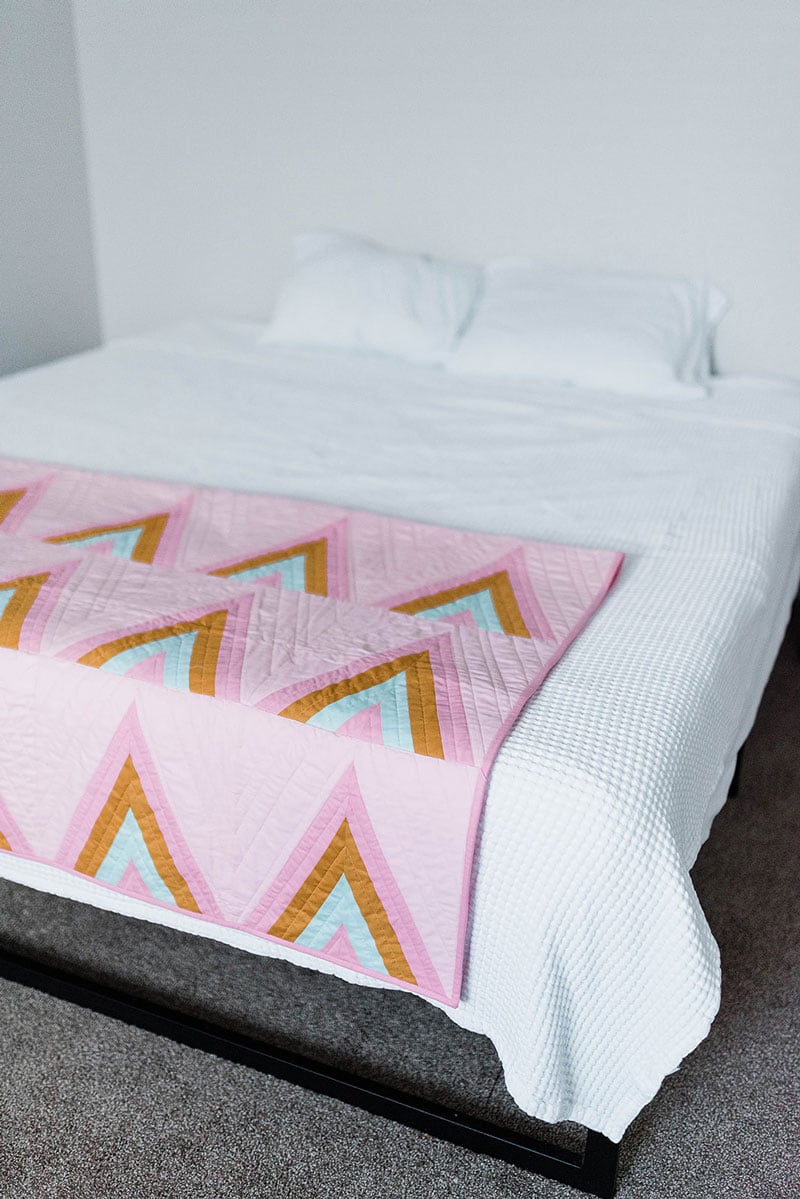 Image of the MODERN ARROWS quilt PDF pattern