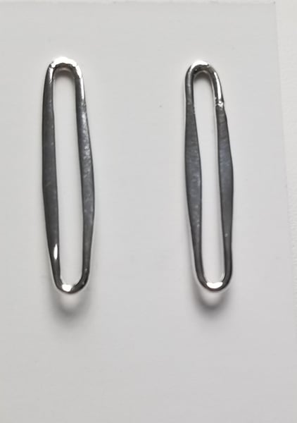 Image of Thin Oval Link Stud