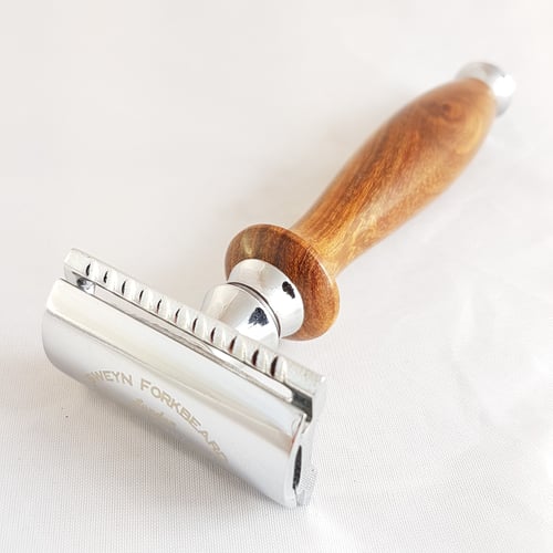 Image of Wooden Shaving Set suitable for Vegans