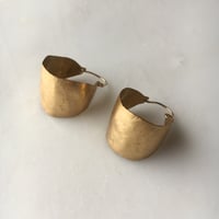 Image 2 of lily hoop brass