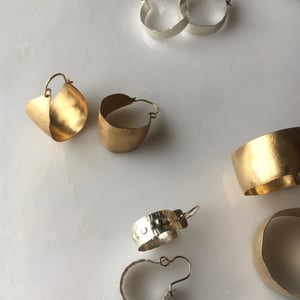 Image of lily hoop brass