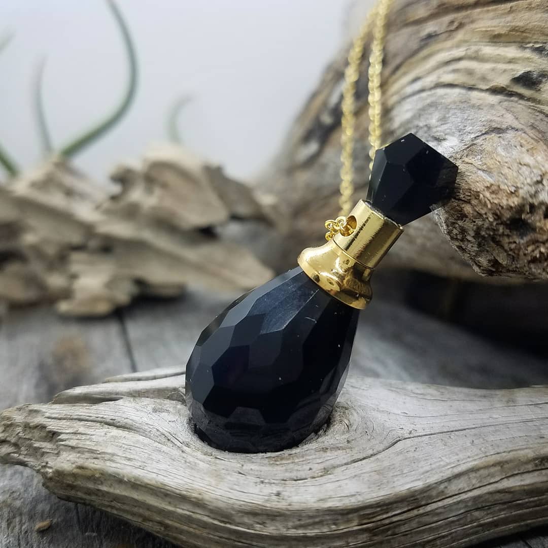 Image of Black Crystal essential oil pendant 