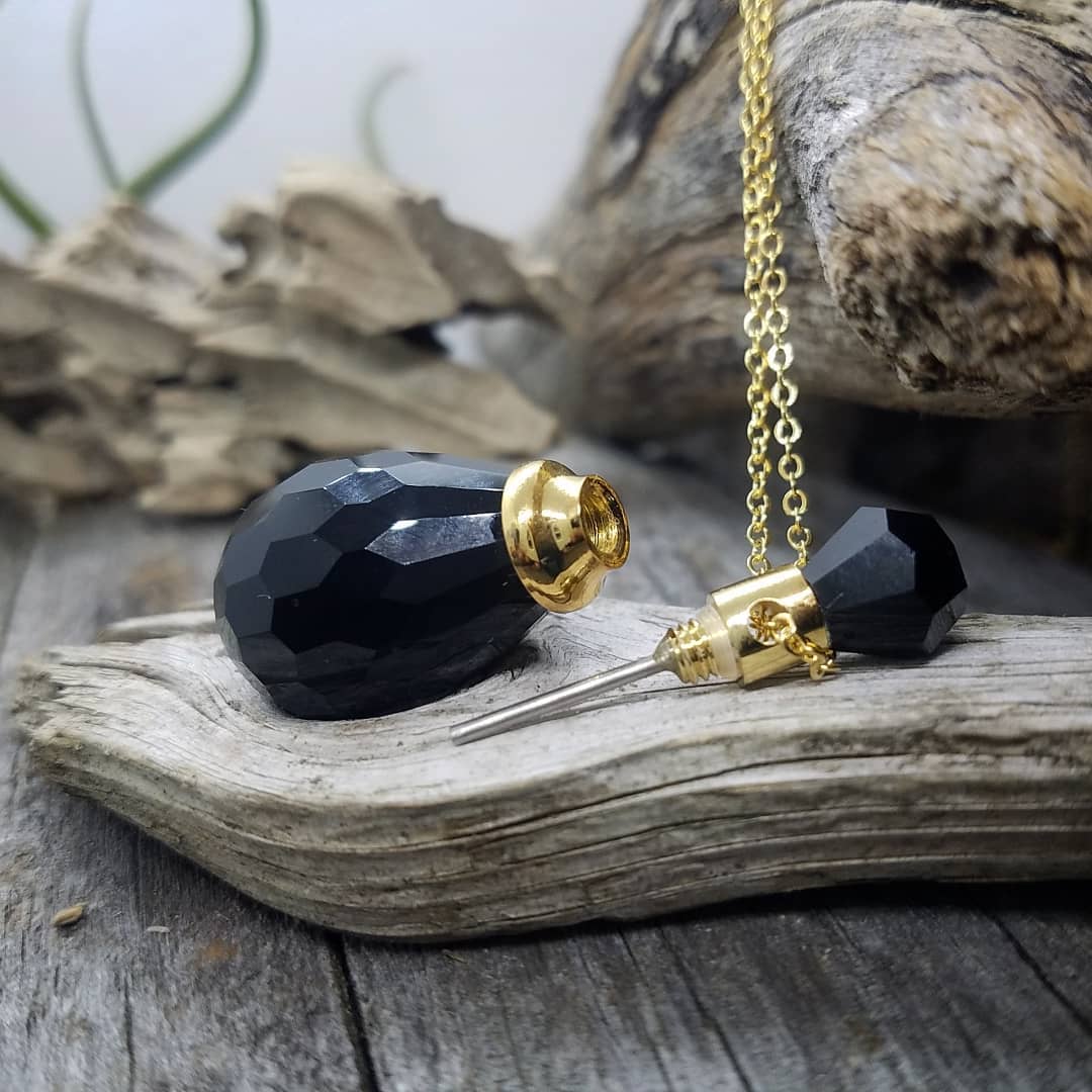 Image of Black Crystal essential oil pendant 