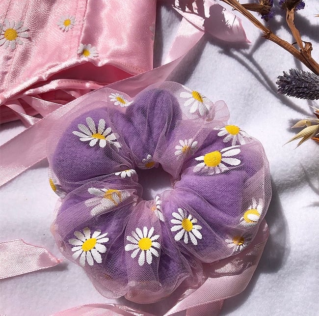 Daisy Tulle Scrunchie 