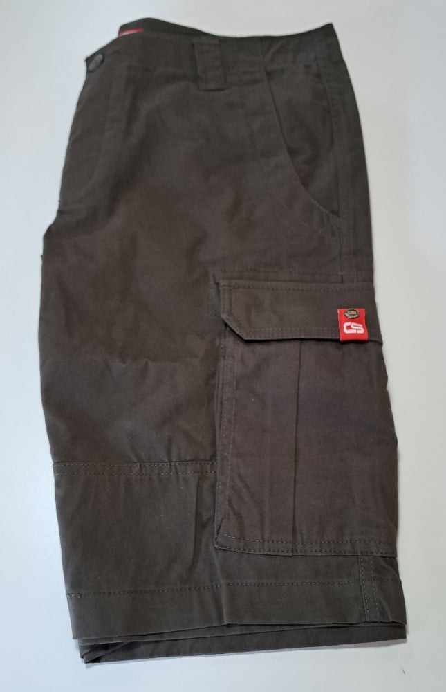 Wrangler cargo shorts on sale with 2 tech pockets