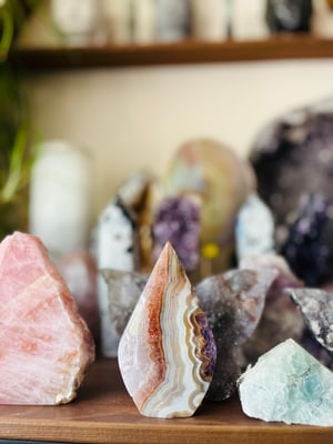 Image of Mexican amethyst tear drop standing