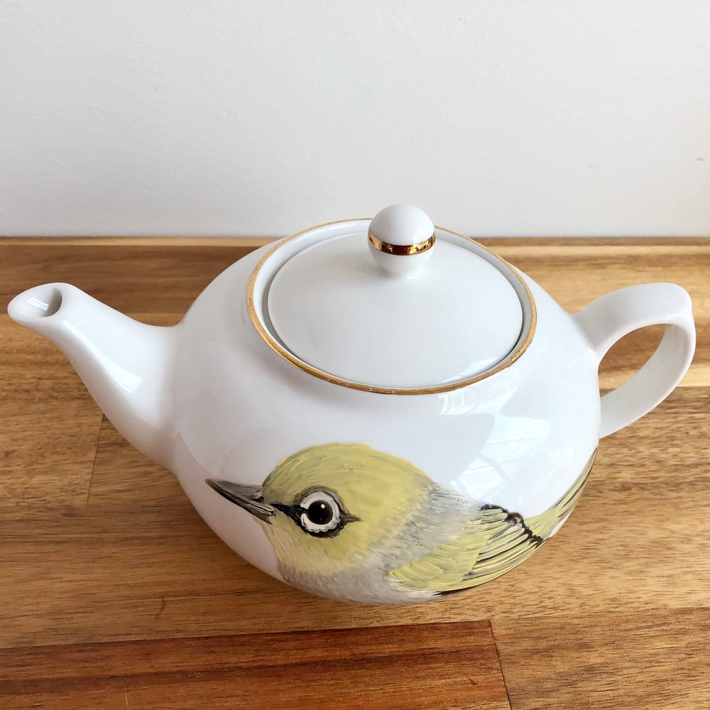 Silvereye Teapot