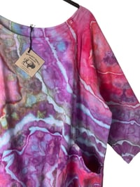 Image 5 of 1XL Cotton Pocket Forager Top in Rio Geode Ice Dye