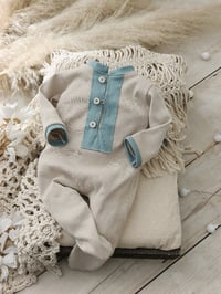 Image 2 of Photo prop | Newborn boys romper Alex | beige | dusty blue