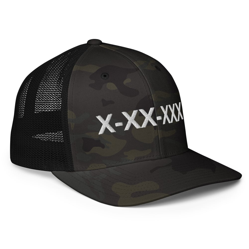 FLEX FIT TRUCKER HAT