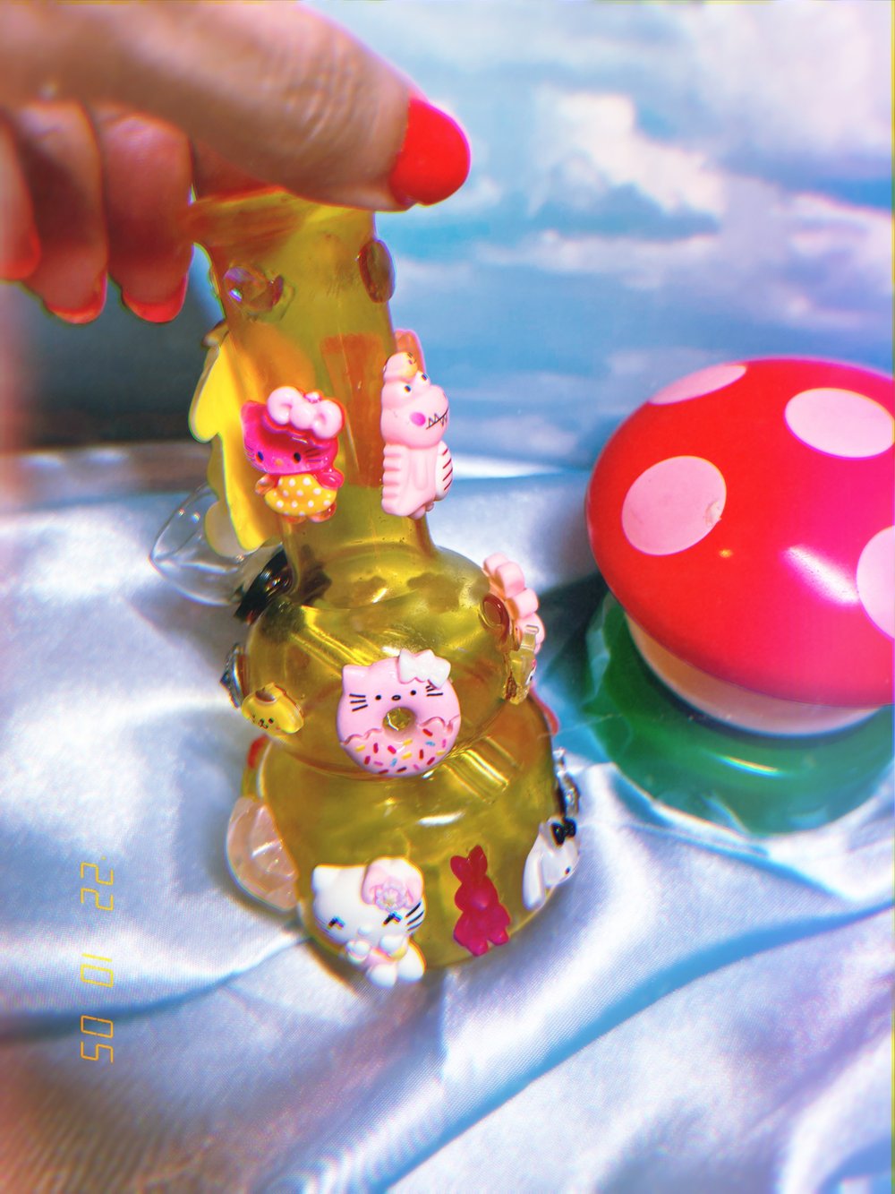 Mellow yellow Pompompurin mini bong 💛