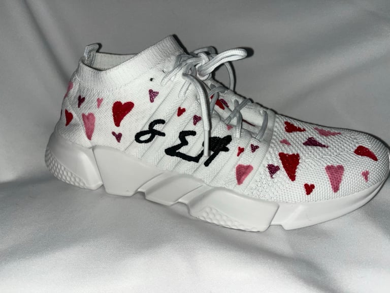 704SE 4 “Valentine’s Day” Image 2