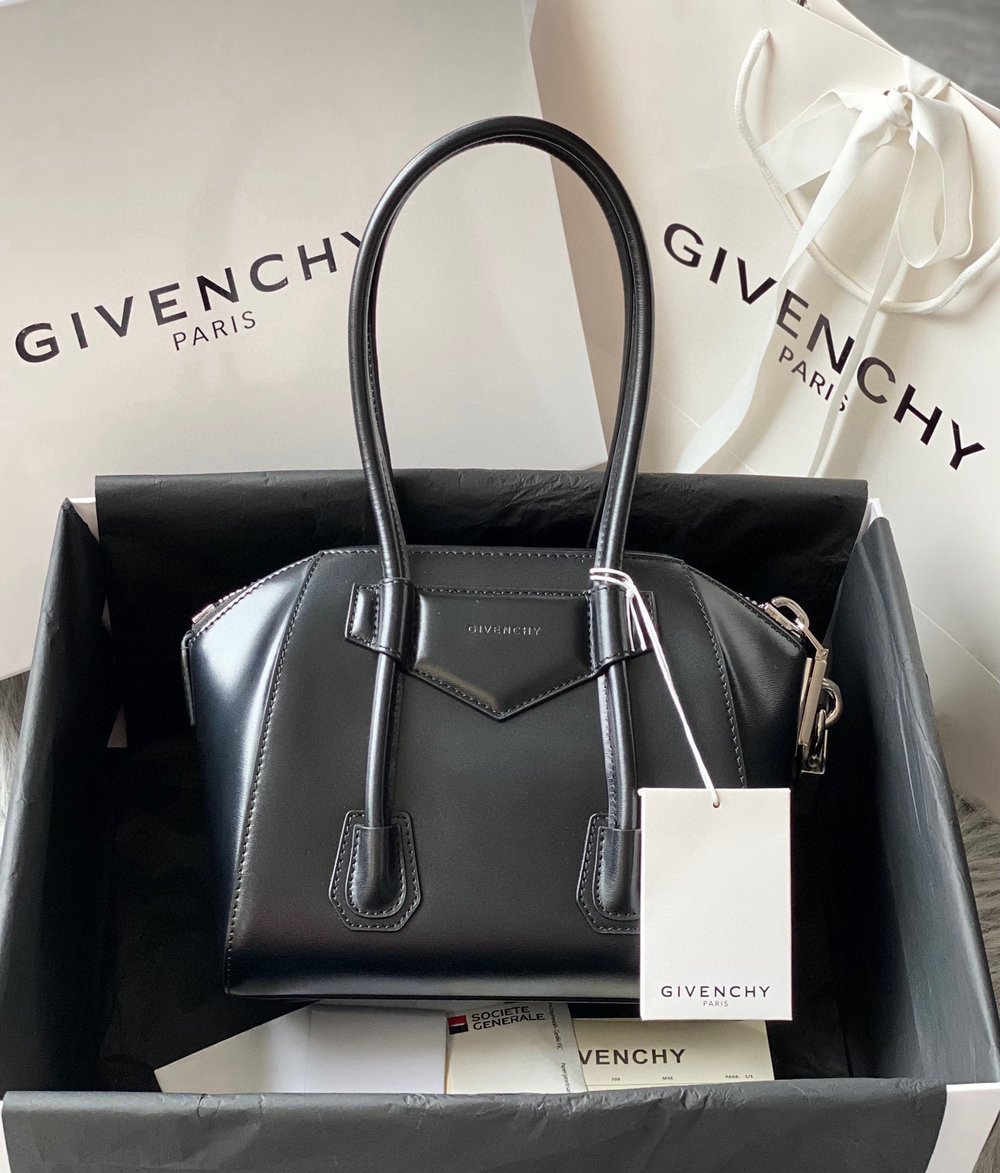 Givenchý TopHandle Bag