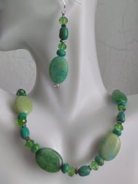 Image 4 of OVAL GREEN JADE NECKLACE SET