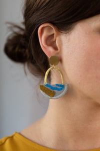 Image 4 of OLSEN earrings in Grey with Olive and Bright Blue