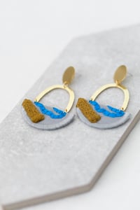Image 3 of OLSEN earrings in Grey with Olive and Bright Blue
