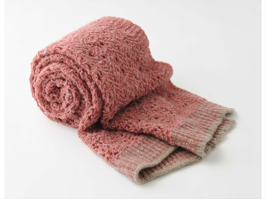 Image of Tweedy Donegal Lacy Shell Shawl / Pink