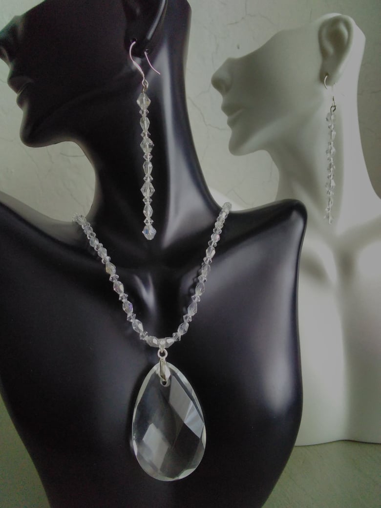 Image of FACETED CRYSTAL TEARDROP PENDANT NECKLACE SET