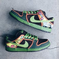 Original 2015 Nike SB Dunk Low “De La Soul”.