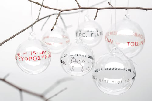 Image of "May your days be full..." 10cm Christmas tree ball with platinum inscription in Latin