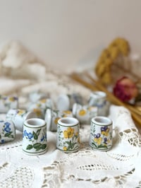 Image 2 of Bougeoirs en porcelaine fleuris