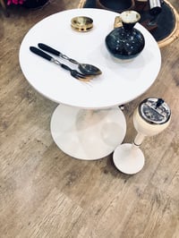 Image 2 of Table ronde pied tulipe 