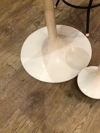 Image 5 of Table ronde pied tulipe 