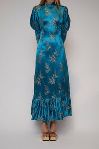 Image 4 of THE MING VASE