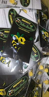 Bud Chucking Bee Hat Pin 1-101
