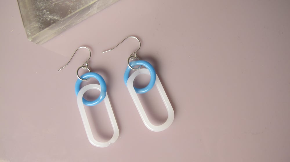 Image of baby blue and milk double link earrings (o0)