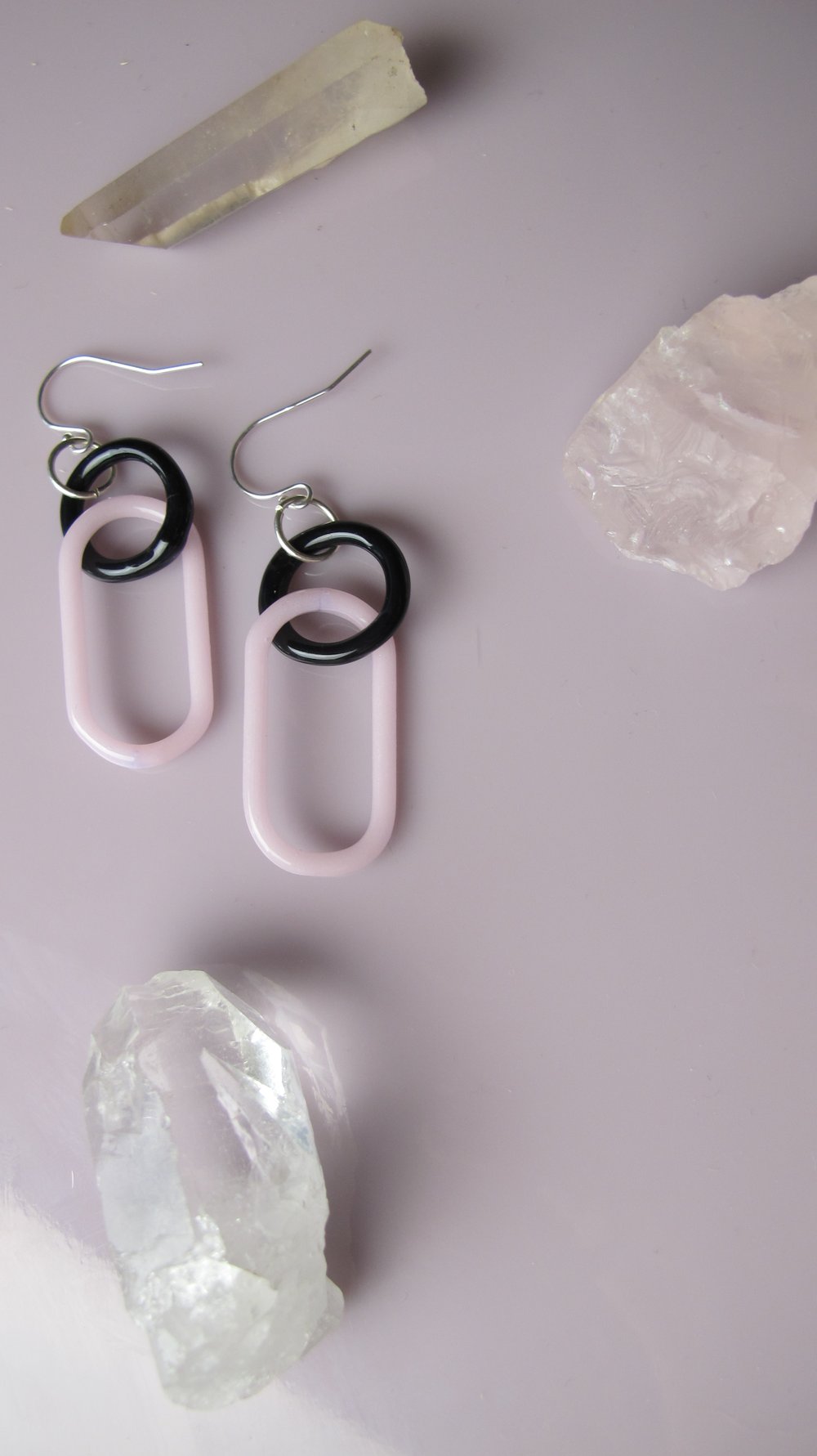 Image of onxy and baby pink double link earings (o0)