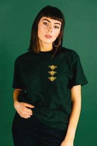 Image 2 of Bee’s on green T-shirt