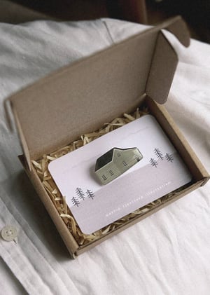 Image of Broche Little House de Nastia Sleptsova