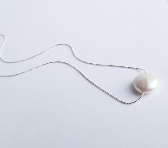 Simple White Coin Pearl Necklace (Silver) 