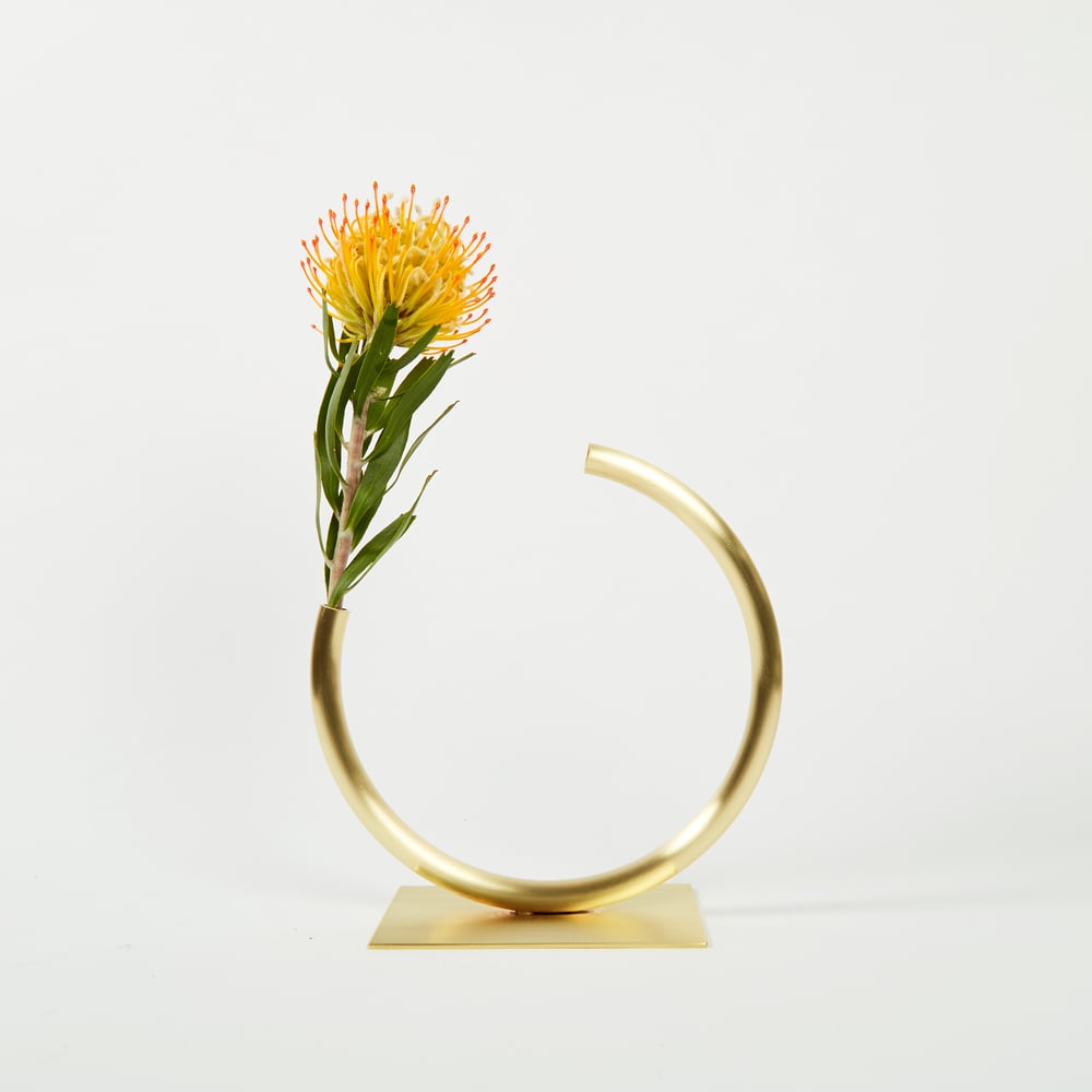 Image of Edging Over Vase B - Small circle, for medium/thick flower stems
