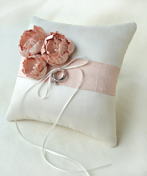 Image of Catala Bouquet Silk Ring Pillow