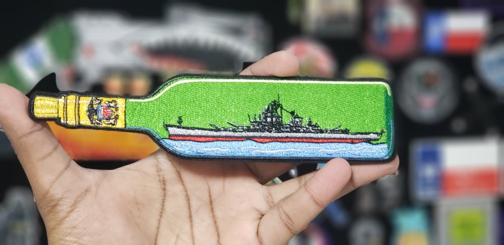 Image of Ship in a bottle V8 "USS Iowa"