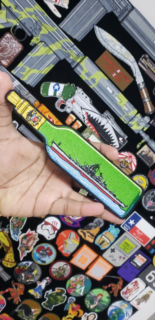 Image of Ship in a bottle V8 "USS Iowa"