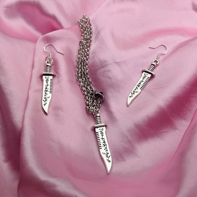 Image of Pulchritude Dagger Set