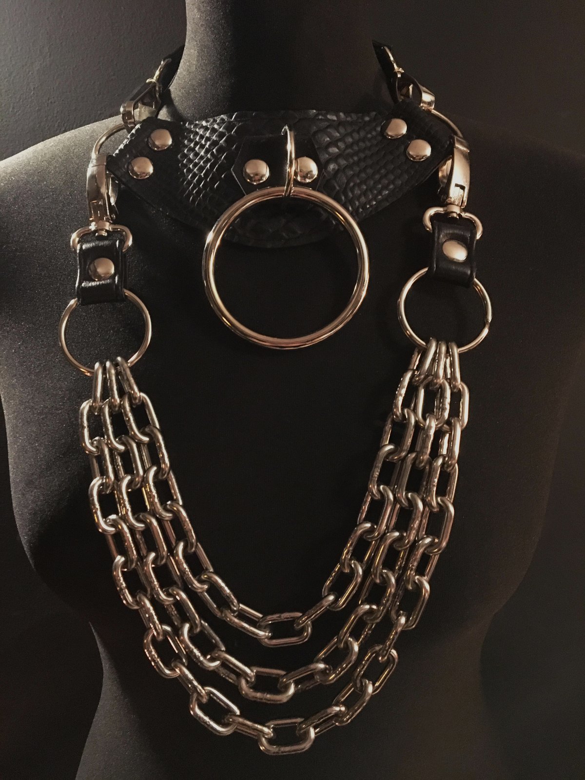Posture necklace vegan snakeskin and silver