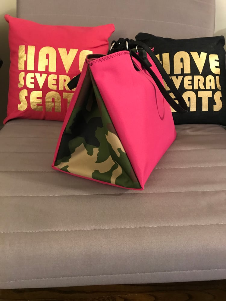 Image of Camo and Hot PInk expandable tote