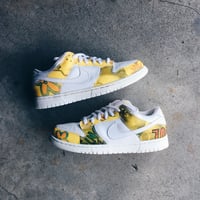 Original 2005 Nike SB Dunk Low “De La Soul”. 