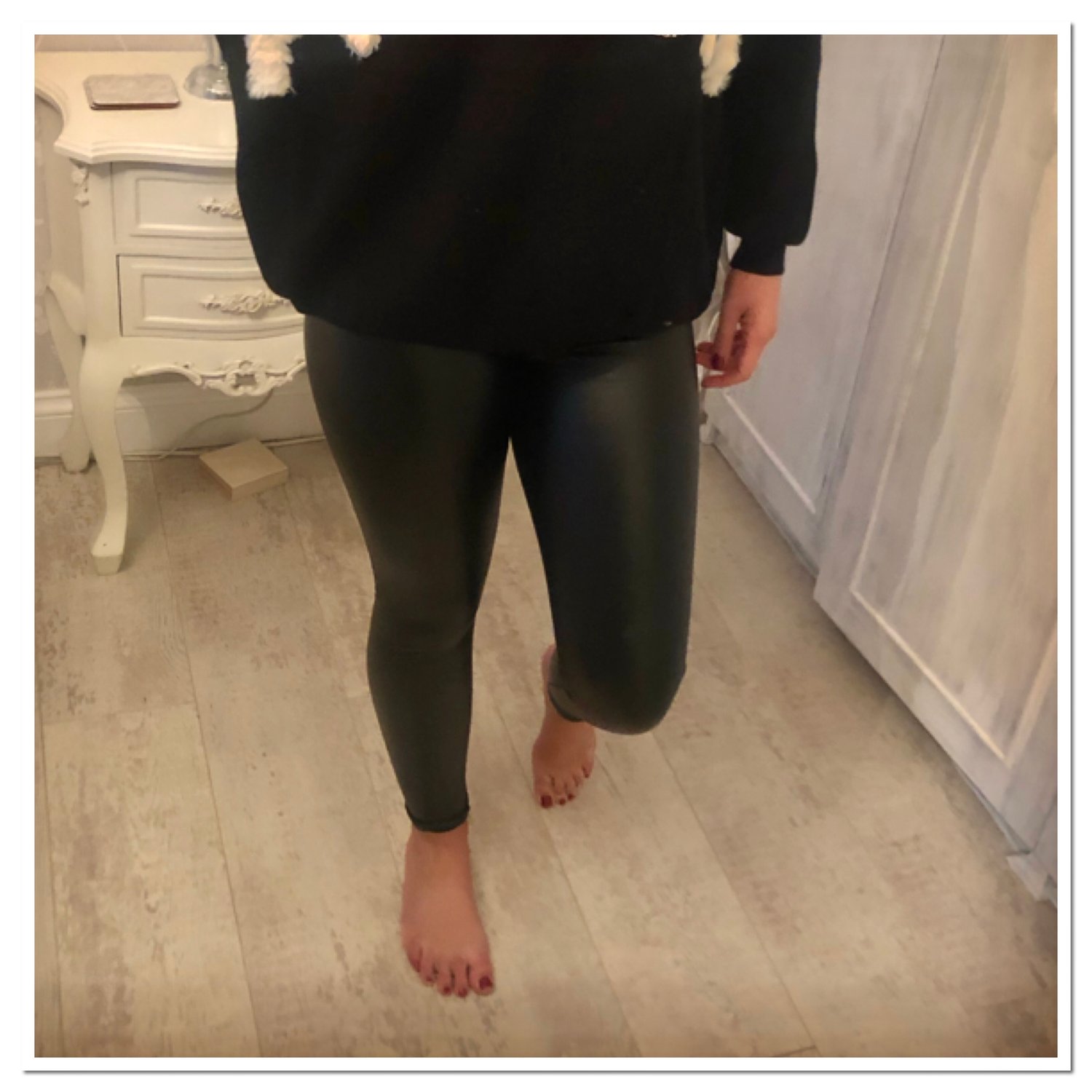 Image of Matte leather look leggings 