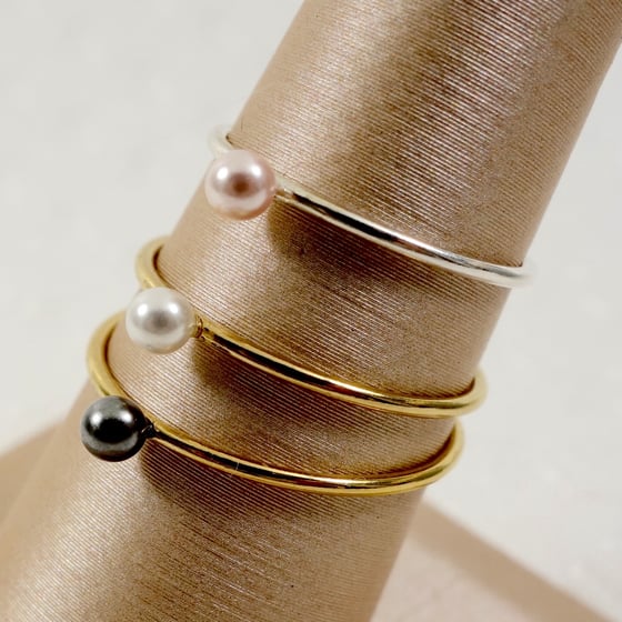 Image of Mini Pearl Ring