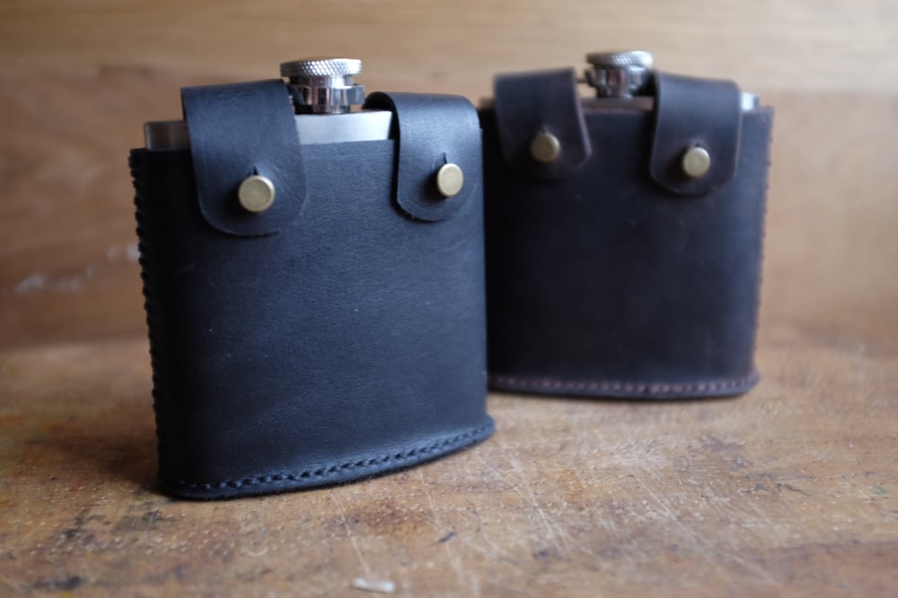 Image of Gärd Hip Flask and Leather Belt Holster 