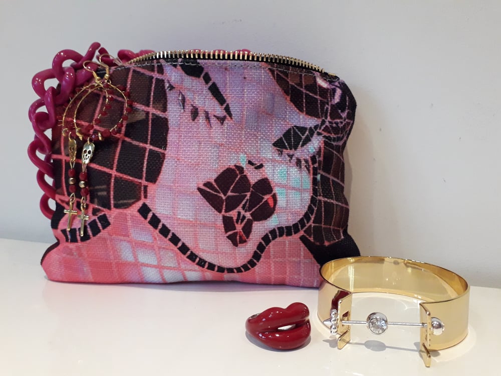 Image of Hot Lips Purse