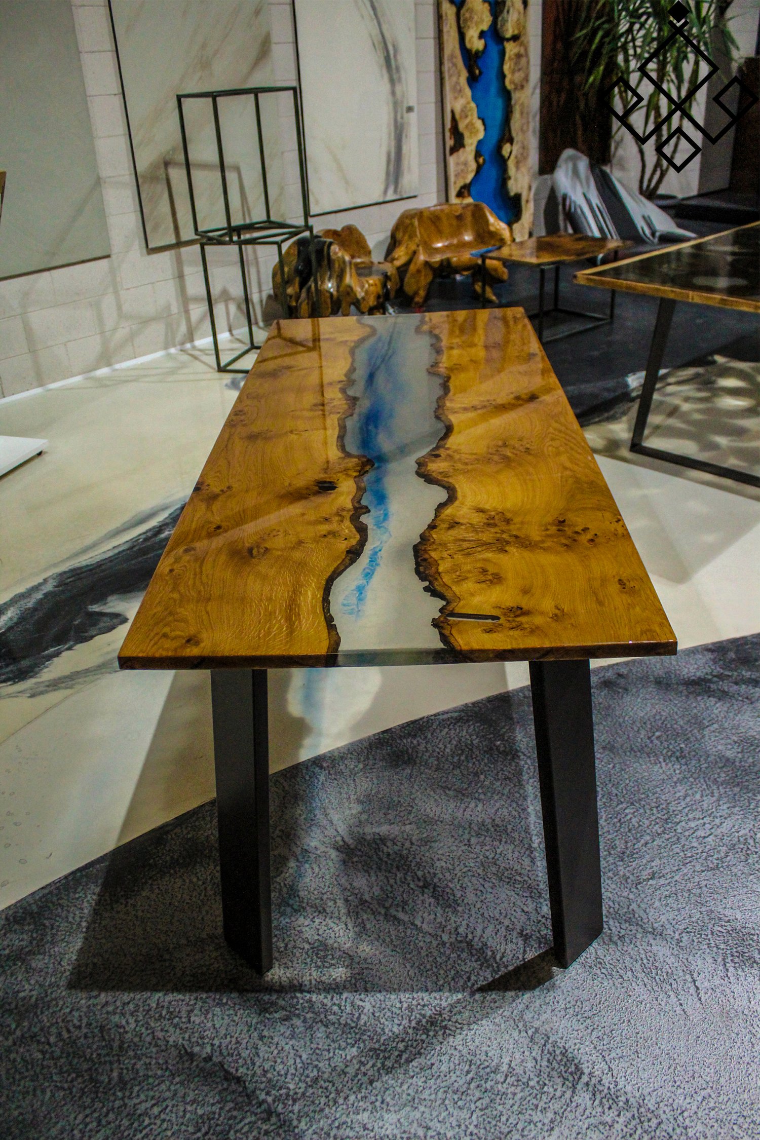 Image of TAVOLO IN ROVERE E RESINA 6/8 POSTI